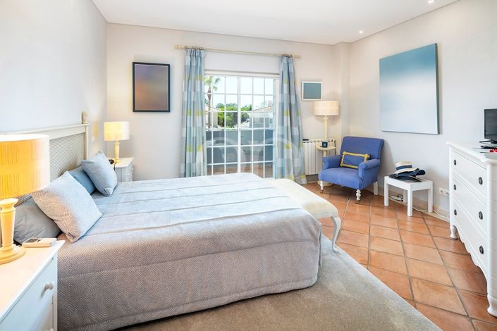 Image No.8-4 Bed House for sale