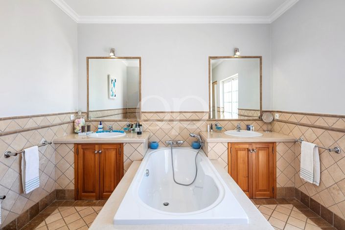 Image No.9-4 Bed House for sale