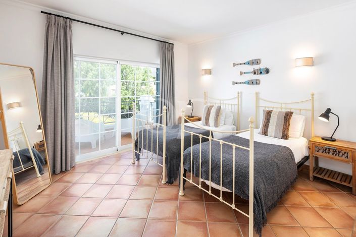 Image No.15-4 Bed House for sale