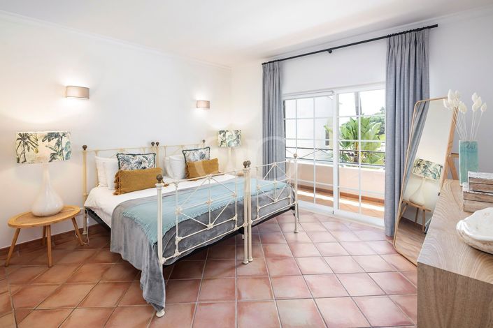 Image No.16-4 Bed House for sale