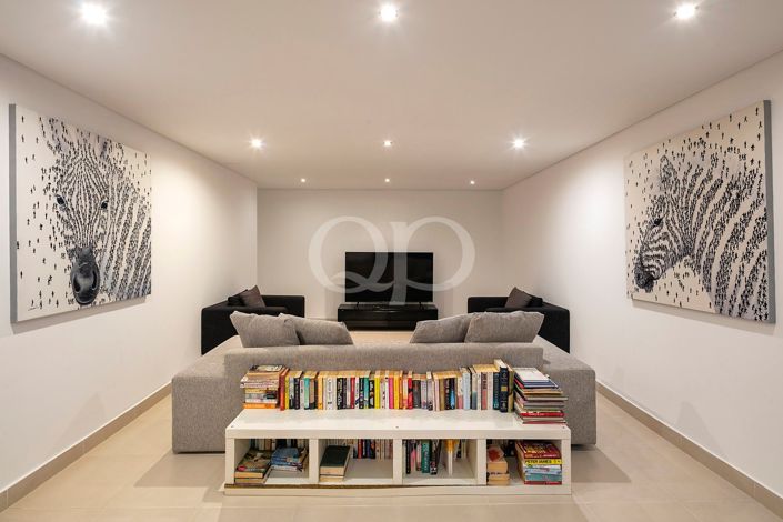 Image No.17-4 Bed House for sale