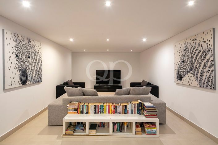 Image No.17-4 Bed House for sale