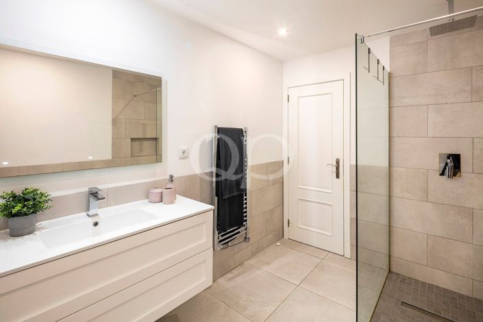 Image No.29-4 Bed House for sale
