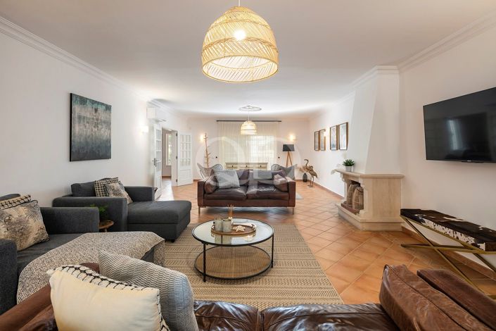 Image No.6-4 Bed House for sale