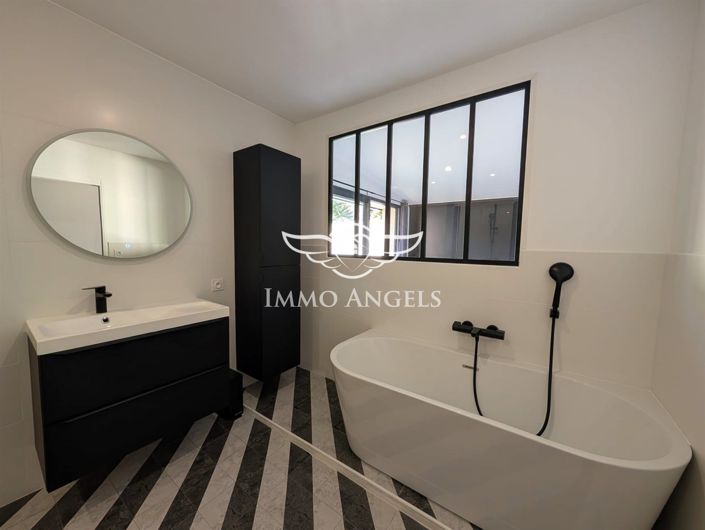 Image No.10-3 Bed House for sale