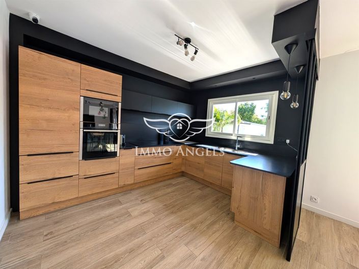 Image No.6-3 Bed House for sale