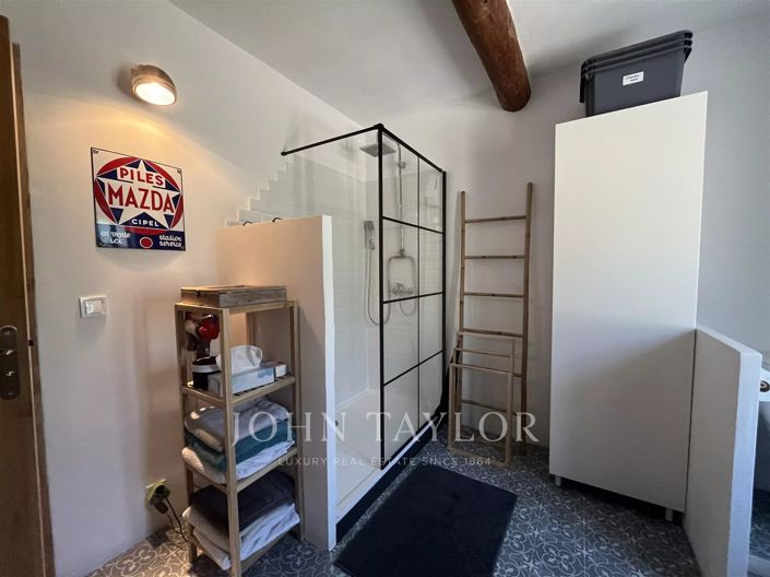 Image No.10-5 Bed House for sale