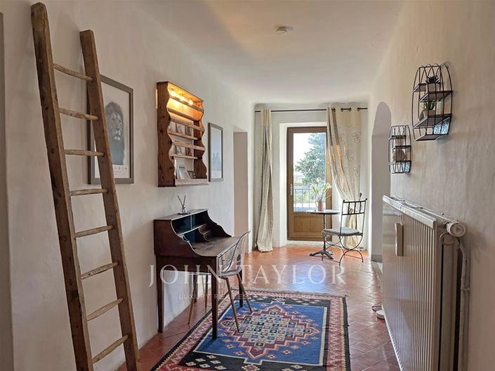 Image No.6-7 Bed House for sale