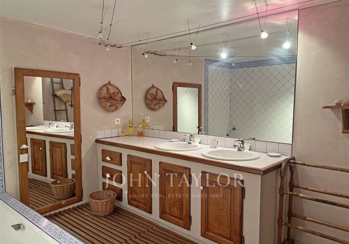Image No.6-4 Bed House for sale