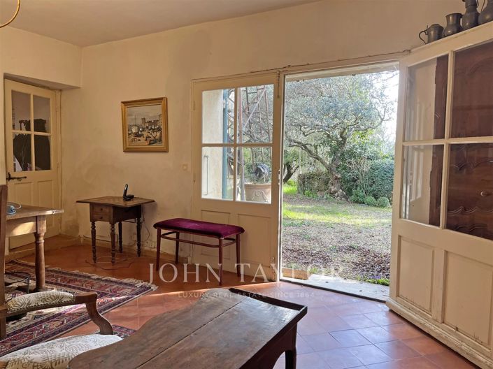Image No.5-6 Bed House for sale