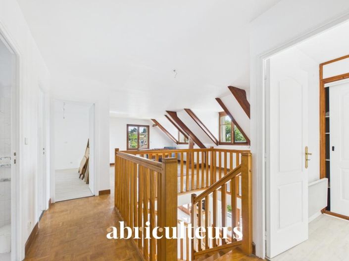 Image No.18-5 Bed House for sale