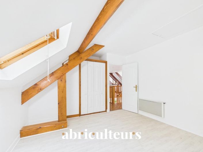 Image No.19-5 Bed House for sale