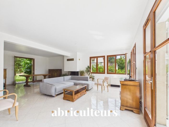 Image No.2-5 Bed House for sale