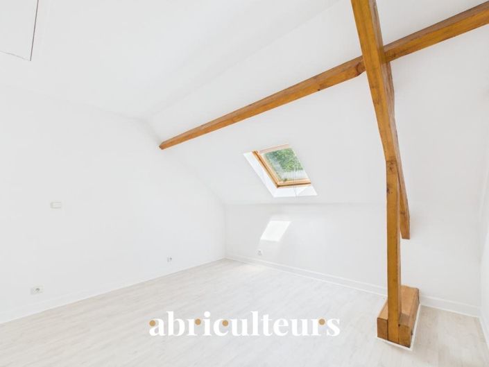 Image No.20-5 Bed House for sale