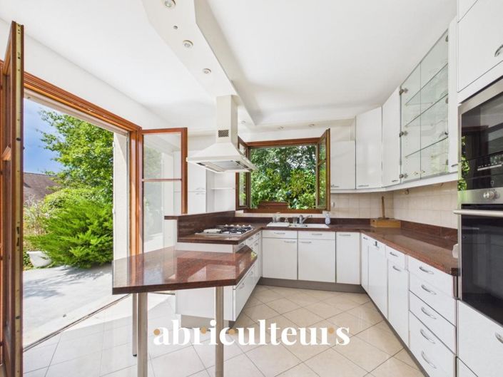 Image No.7-5 Bed House for sale