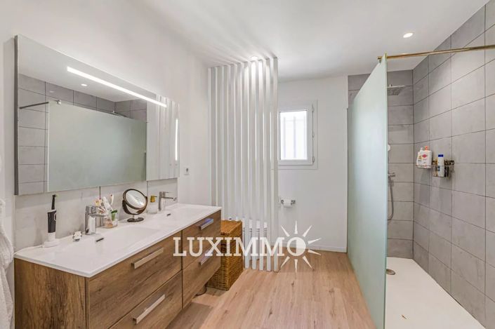 Image No.9-5 Bed House for sale