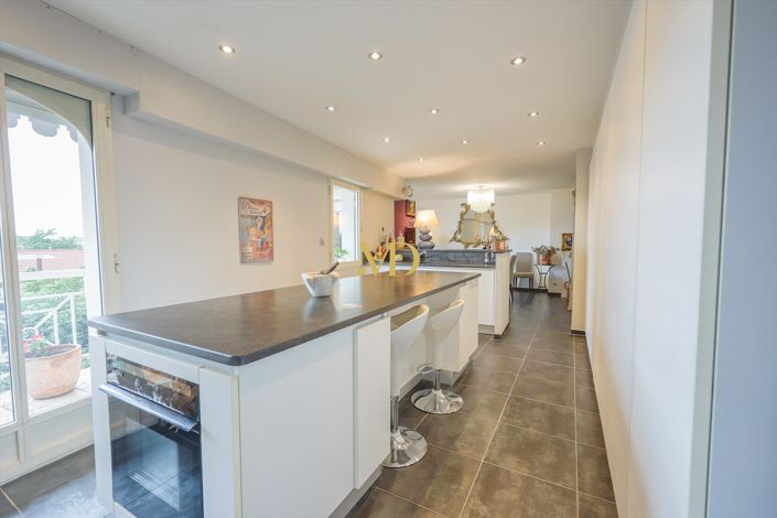 Image No.4-4 Bed Apartment for sale
