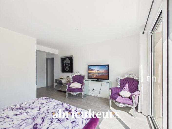 Image No.11-4 Bed House for sale