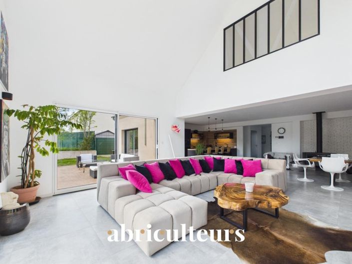 Image No.17-4 Bed House for sale