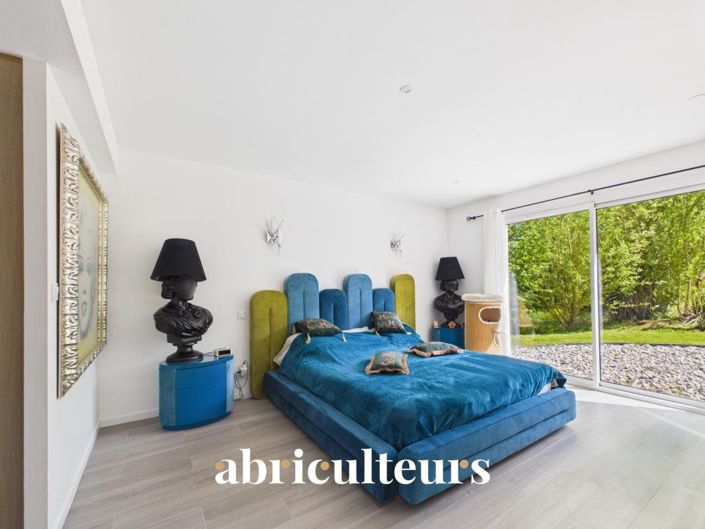 Image No.24-4 Bed House for sale