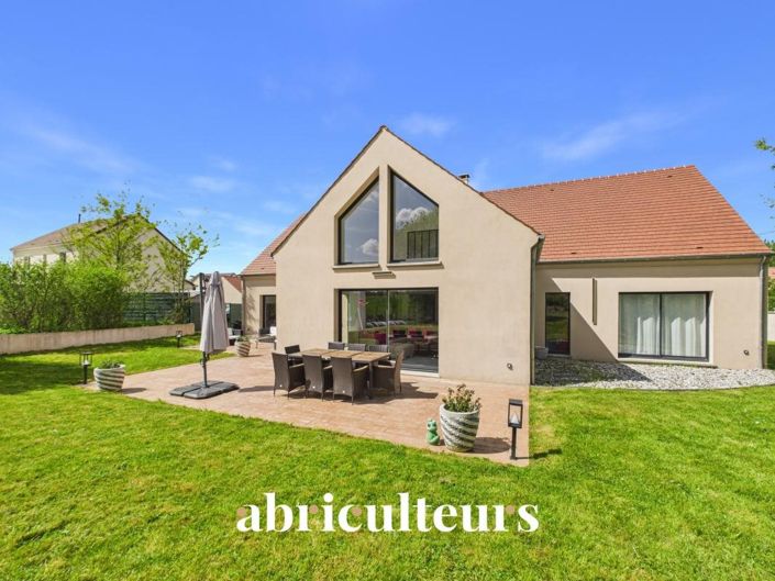Image No.6-4 Bed House for sale