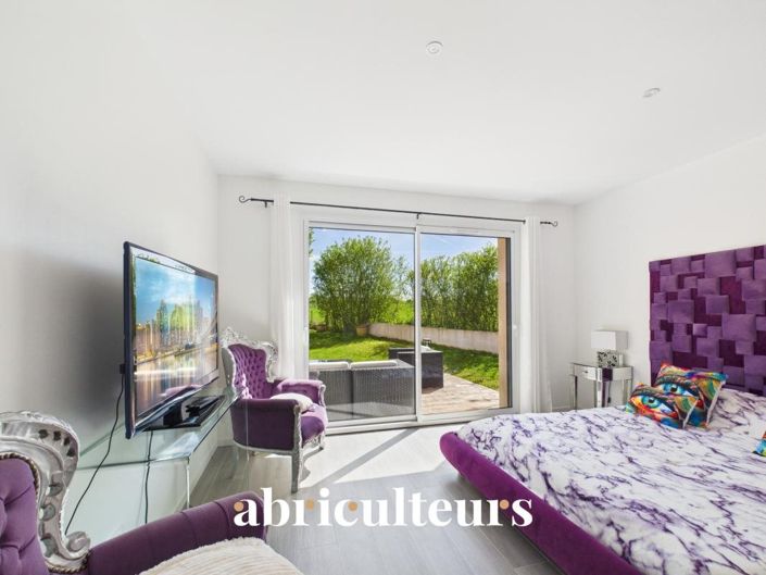 Image No.9-4 Bed House for sale