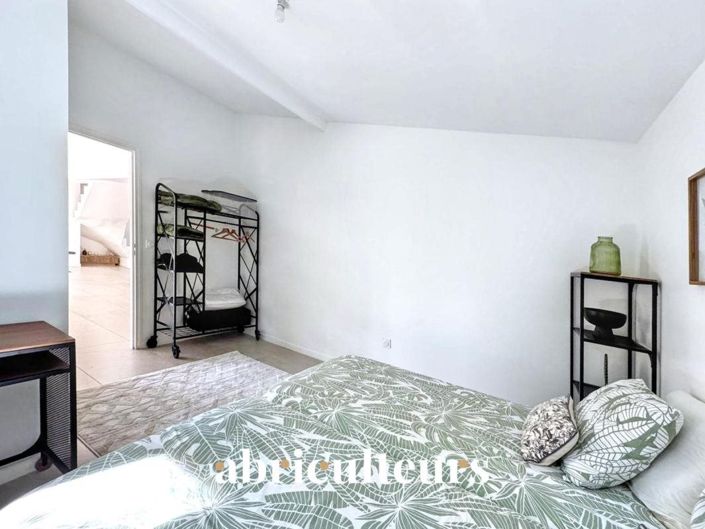 Image No.15-3 Bed House for sale