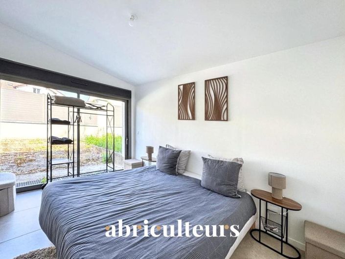 Image No.17-3 Bed House for sale