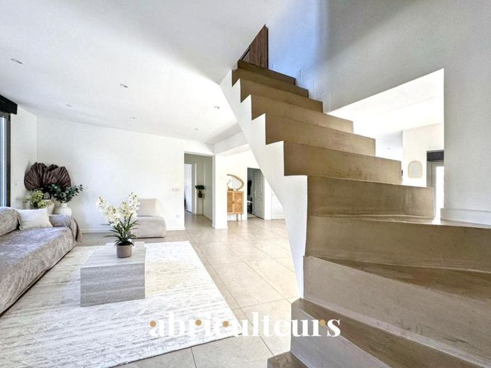 Image No.18-3 Bed House for sale