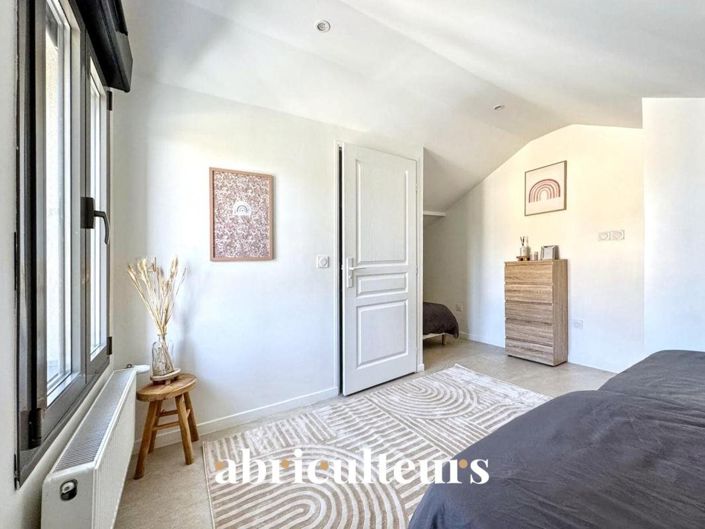 Image No.19-3 Bed House for sale
