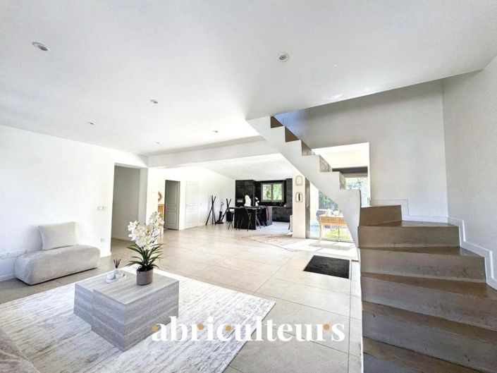 Image No.2-3 Bed House for sale