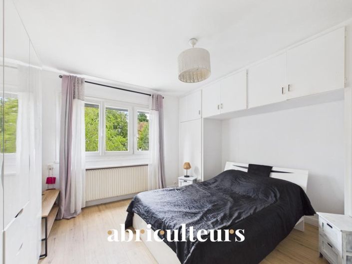 Image No.17-6 Bed House for sale