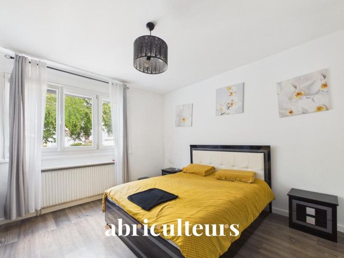 Image No.19-6 Bed House for sale
