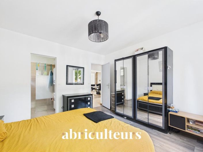 Image No.20-6 Bed House for sale