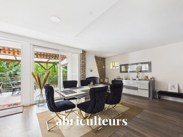 Image No.23-6 Bed House for sale