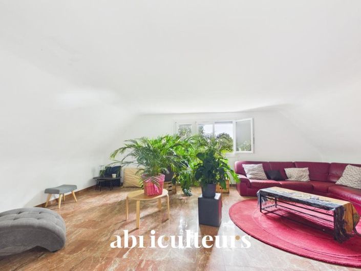 Image No.4-6 Bed House for sale