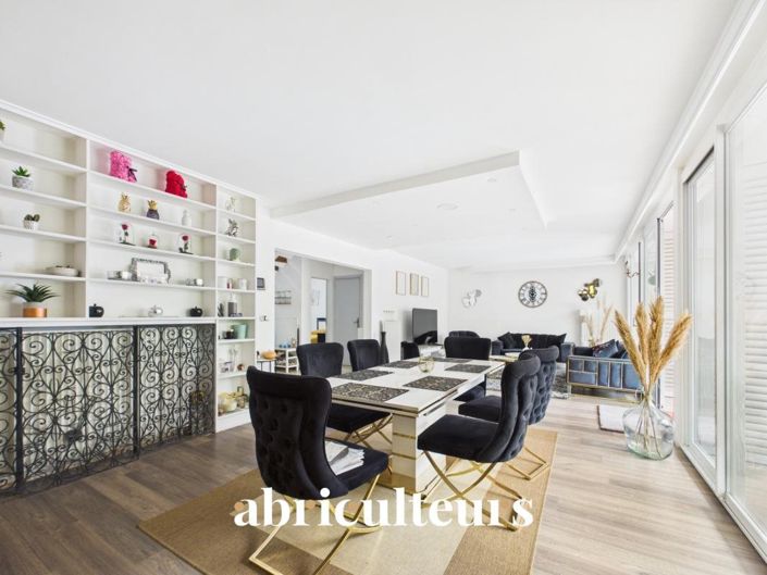 Image No.5-6 Bed House for sale