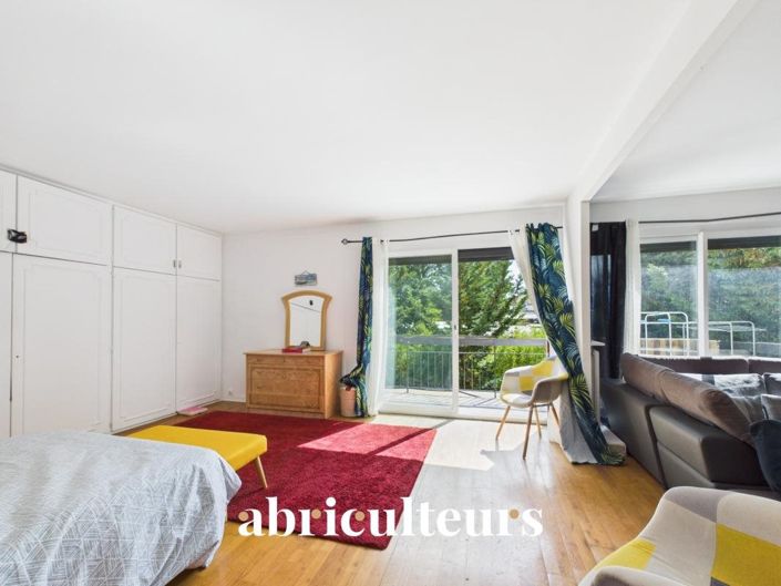 Image No.9-6 Bed House for sale