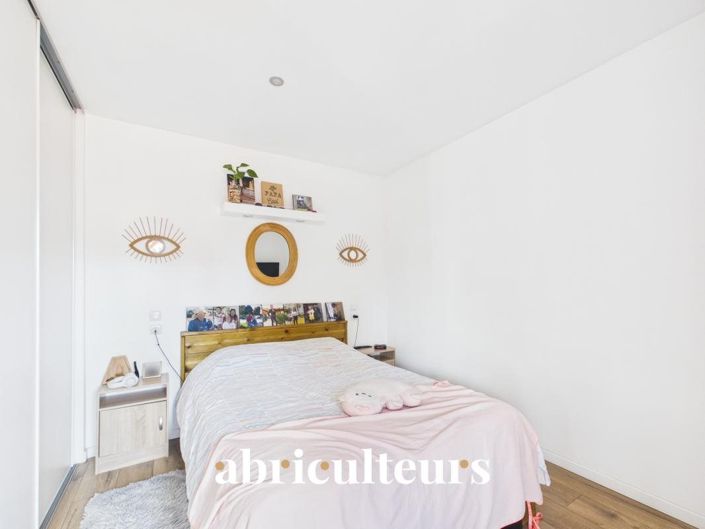 Image No.10-6 Bed House for sale