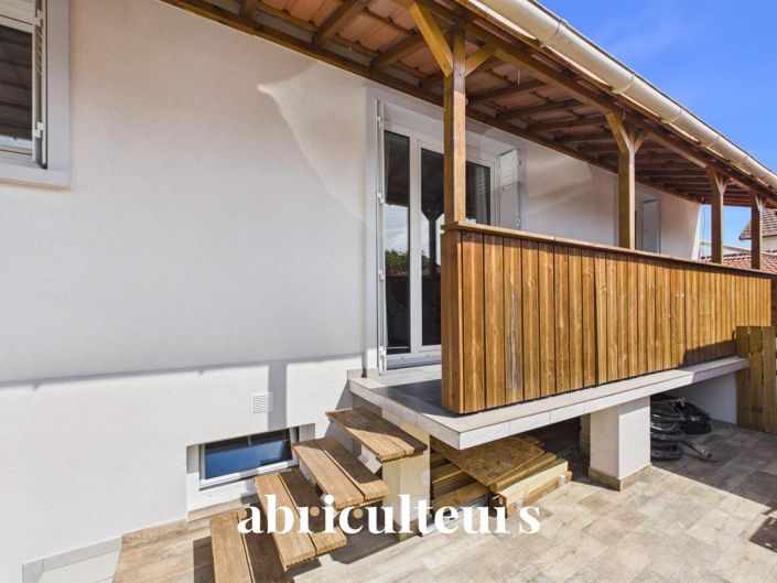 Image No.18-6 Bed House for sale