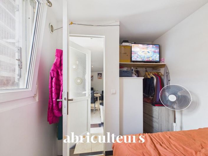 Image No.25-6 Bed House for sale