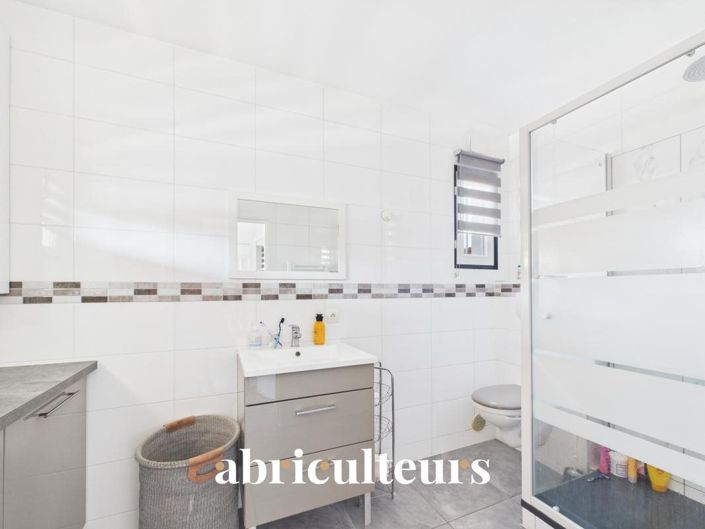 Image No.8-6 Bed House for sale