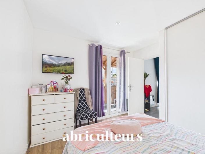 Image No.9-6 Bed House for sale
