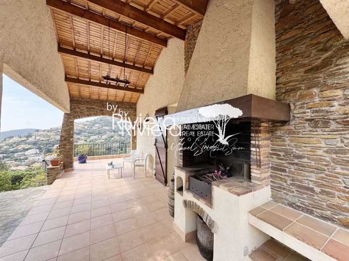 Image No.17-6 Bed House for sale