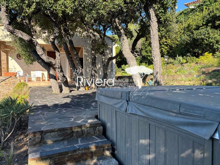 Image No.18-6 Bed House for sale