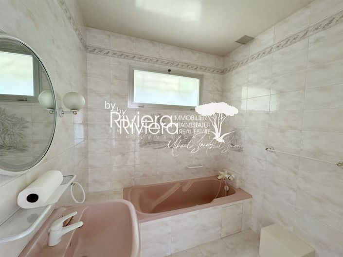 Image No.24-6 Bed House for sale
