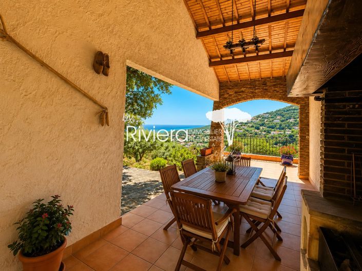 Image No.8-6 Bed House for sale