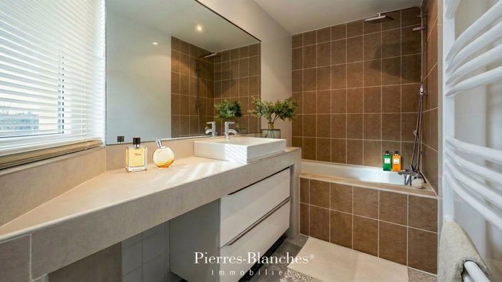 Image No.16-6 Bed House for sale