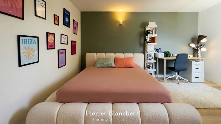 Image No.17-6 Bed House for sale