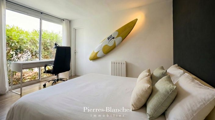 Image No.19-6 Bed House for sale